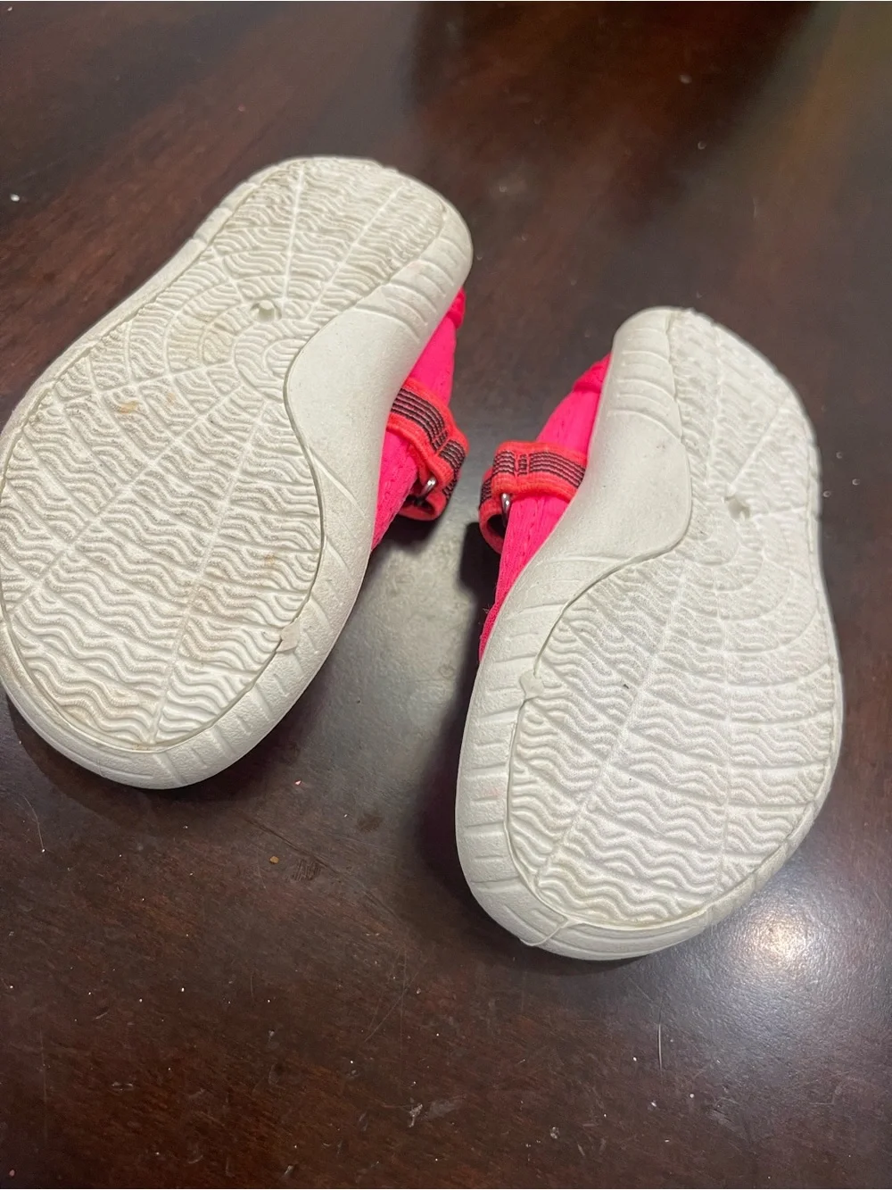 Girl's Casual Beach Shoes Color Pink Closure Hook & Loop Round Toe Shape 5/6.
